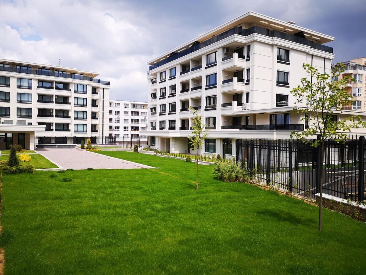 Business And Leisure Apartments In Mladost 2 With Free Garage София Экстерьер фото