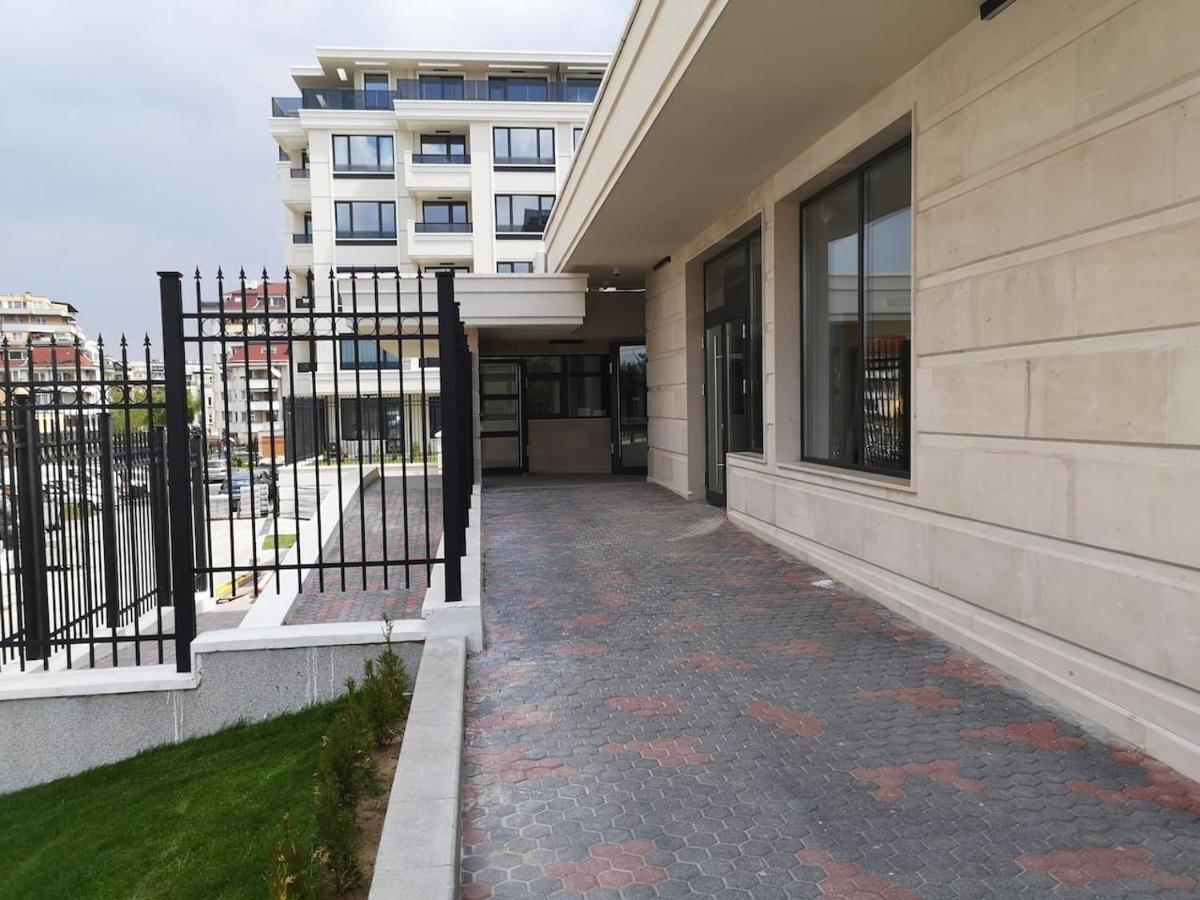 Business And Leisure Apartments In Mladost 2 With Free Garage София Экстерьер фото